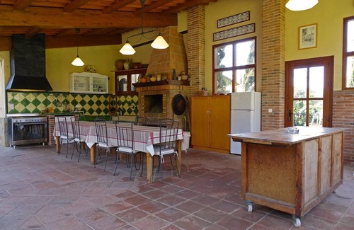 Valls Cabaña | Magnifica casa 5000m2 jardín privado con piscina y porche con barbacoa. Wi-Fi