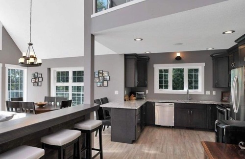 Division No. 8 Casa | Beautiful House at the Lake!