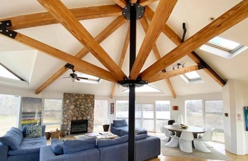Riverhead Casa | Beautiful House by the Lake!