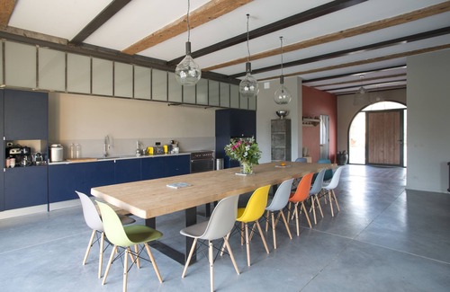 Palau-del-Vidre Casa | Hermosa casa entre viñedos y huertos