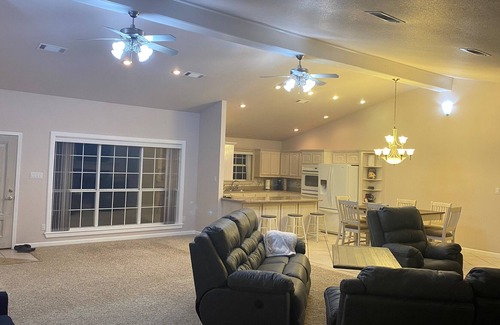 Kingston Casa | Beautiful House in Caney / Soldier Creek Located at Lake Texoma