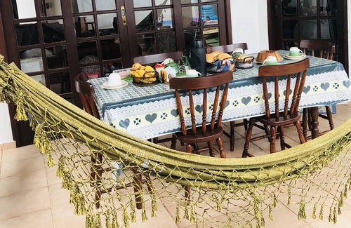 Pequea Casa | Casa en alquiler en ILHABELA! Excelente ubicación, Wifi, Barbacoa, Piscina, Jacuzzi