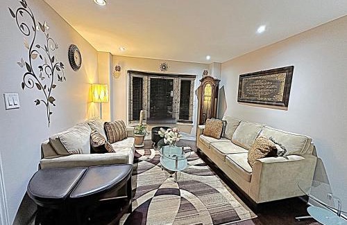 Hurontario Apartamento | Beautiful House in Mississauga