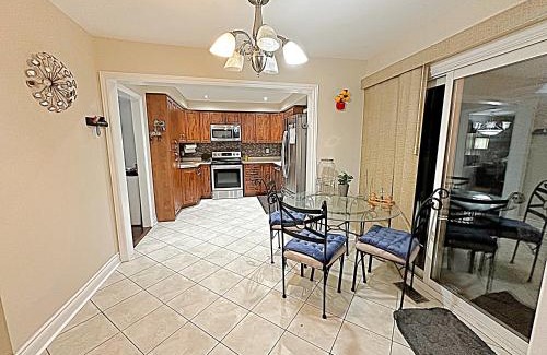 Hurontario Apartamento | Beautiful House in Mississauga