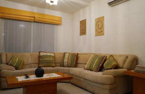 Granjas del Marqués Casa | Beautiful house in secure subdivision