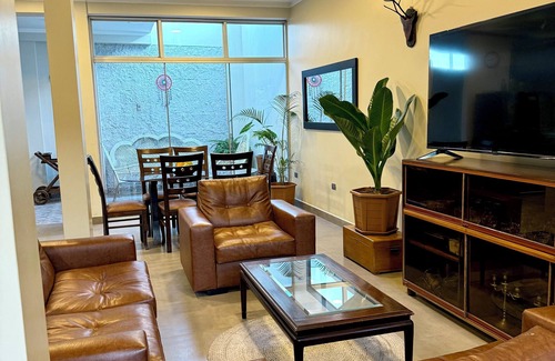 Tarapoto Casa | Bella casa de las BUGANVILLAS a 5 minutos del aeropuerto y la plaza central.