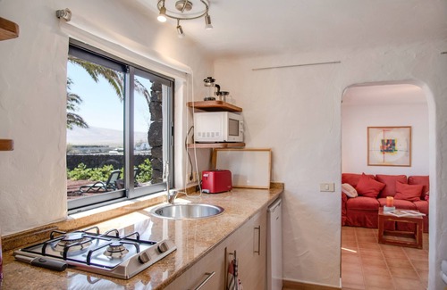 Teguise Casa | Preciosa Casa "La Casita" con vistas al mar y a la montaña, jardín y terraza