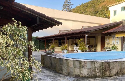 Duques Casa | Beautiful house near the Quitandinha Palace, with swimming pool and leisure area.