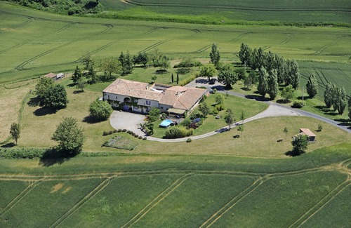 Grazac Cabaña | hermosa casa de 350m2, amplios espacios, piscina climatizada, jacuzzi, sauna