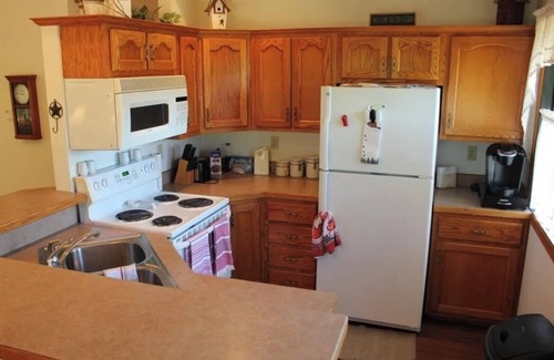 Plano Casa | Beautiful house on Lake Rathbun with in-ground pool & 50-amp camper hookup