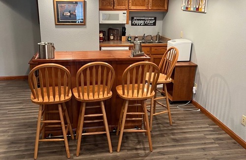 Plano Casa | Beautiful house on Lake Rathbun with in-ground pool & 50-amp camper hookup
