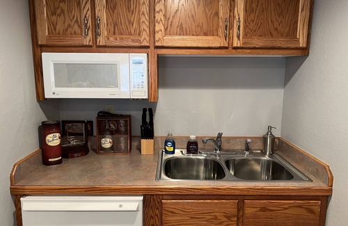 Plano Casa | Beautiful house on Lake Rathbun with in-ground pool & 50-amp camper hookup