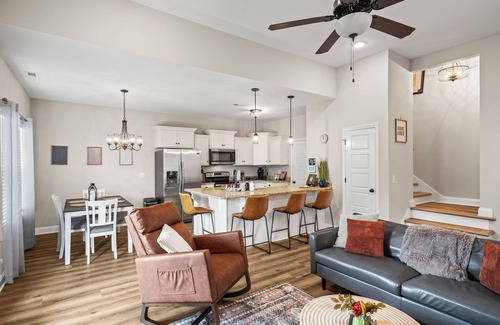 Springfield Casa | Beautiful house that sleeps 10! 35 minutes to Nashville or BNA airport.