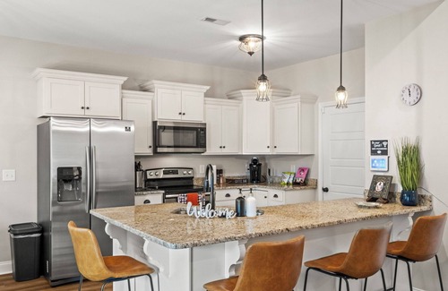 Springfield Casa | Beautiful house that sleeps 10! 35 minutes to Nashville or BNA airport.