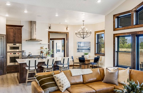 McCall Casa | Beautiful house w/ 2 gas fireplaces, private hot tub, grill & mountain views