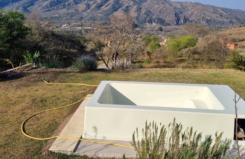 Villa San Lorenzo Casa | Hermosa casa con pileta. Vista única a los cerros. Casa Chuñas.