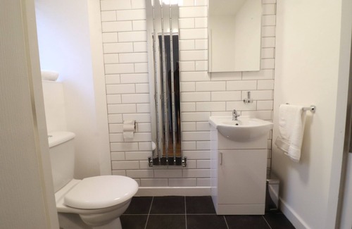 Milton Keynes Casa | Beautiful house with nearby shopping, great for walking and beautiful lakes.