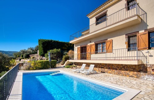 Calonge Chalet De Esquí | Bonita casa con magnificas vistas