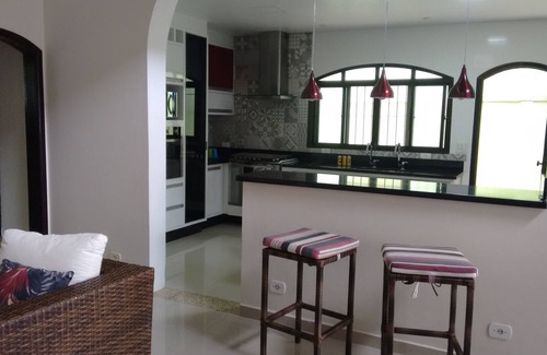 Cidade Nova Peruibe Casa | HERMOSA CASA CON PISCINA Y BARBACOA