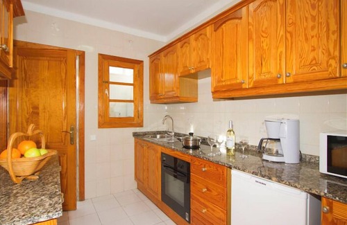 Tias Casa | Villa de vacaciones independiente con piscina privada y climatizada, TV vía satélite, WiFi y barbacoa