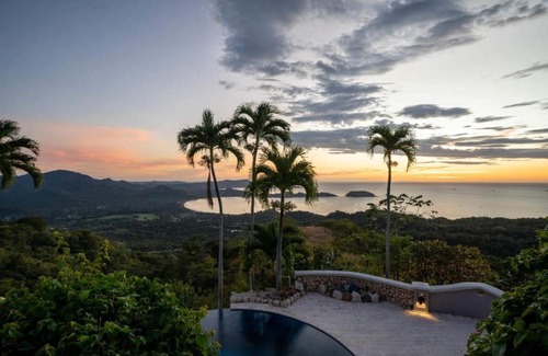 Rio Seco Casa | Beautiful House with Sweeping Ocean Views, Modern Design, and a Private Infinity Pool
