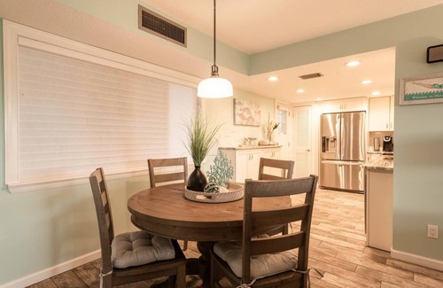 Fort Pierce Casa | Beautiful Hutchinson Island Condo - Steps to Ocean