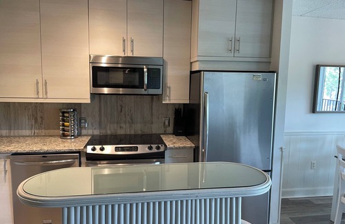 Country Club Estates Apartamento | BEAUTIFUL IN TOWN! - 2 Bedroom 1 Bath on Rehoboth Ave. Walk to Beach and Shops!