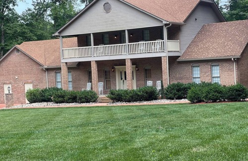 Greensboro Casa | Beautiful indoors and outdoors on 6 acres