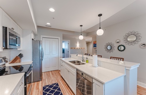 Mexico Beach Condominio | Beautiful Inside | Ocean View | Pool + Hot Tub | Elevator