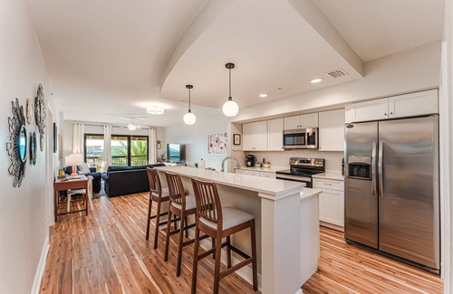 Mexico Beach Condominio | Beautiful Inside | Ocean View | Pool + Hot Tub | Elevator