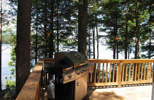 West Alton Cabina | Hermosa isla lugar de vacaciones en el lago Winnipesaukee Plazas 10 Personas