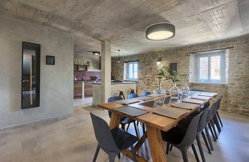 Livade Villa | Hermosa villa en Istirán con capacidad para 12 personas y piscina privada.
