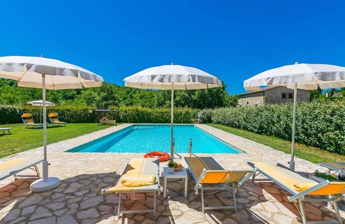 Collalto Casa | Bonito apartamento en villa para 16 personas con WIFI, A/C, piscina privada, TV y patio