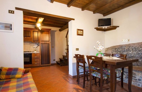 Fabbriche di Vallico Villa | Precioso apartamento en villa con piscina, WIFI, TV, patio, mascotas permitida y aparcamiento