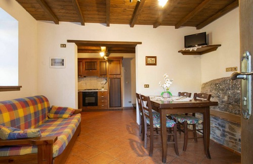 Fabbriche di Vallico Villa | Precioso apartamento en villa con piscina, WIFI, TV, patio, mascotas permitida y aparcamiento
