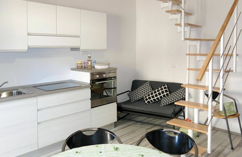 Cologna Spiaggia Villa | Apartamento en villa con WIFI, bañera de hidromasaje, piscina, A/C, TV, patio, vista panorámica