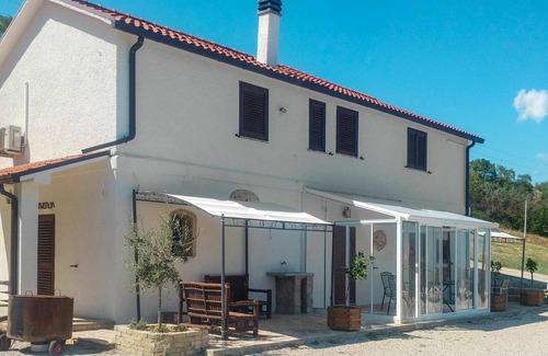 Cologna Spiaggia Villa | Apartamento en villa con WIFI, bañera de hidromasaje, piscina, A/C, TV, patio, vista panorámica