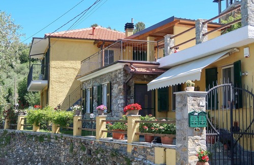 Villanova d'Albenga Apartamento | Acogedor apartamento para 6 personas con A/C, WIFI, TV, terraza y aparcamiento