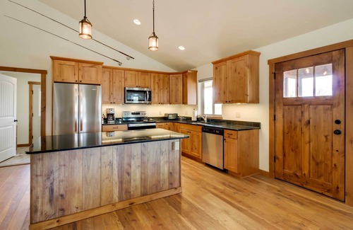 Silver Star Cabina | Beautiful Jefferson River Cabin w/ Mountain Views!