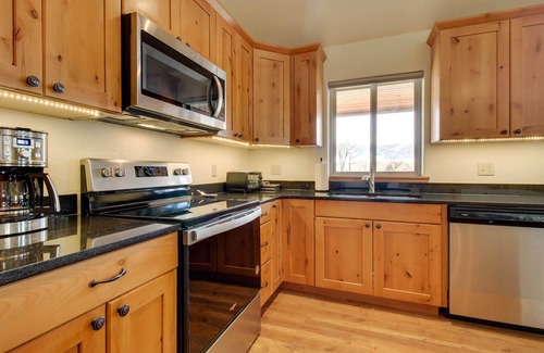 Silver Star Cabina | Beautiful Jefferson River Cabin w/ Mountain Views!