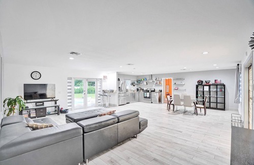 Miami Gardens Casa | Hermosa joya en Miami Gardens con piscina privada