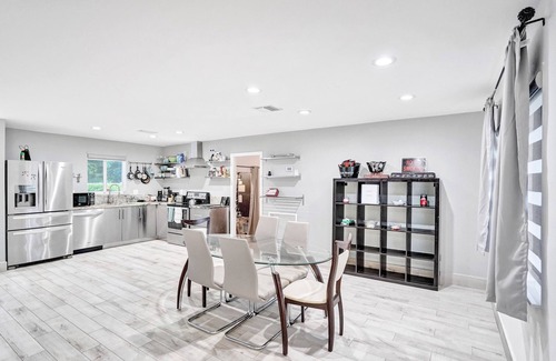 Miami Gardens Casa | Hermosa joya en Miami Gardens con piscina privada