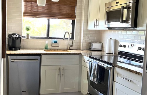 Bella Vista Condominio | Beautiful Jupiter 3/2.5 + Loft Condo only steps from the beach on Carlin Park!