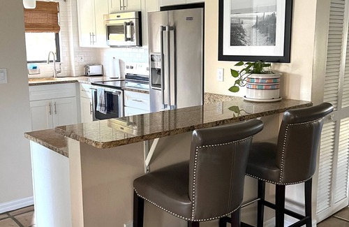Bella Vista Condominio | Beautiful Jupiter 3/2.5 + Loft Condo only steps from the beach on Carlin Park!
