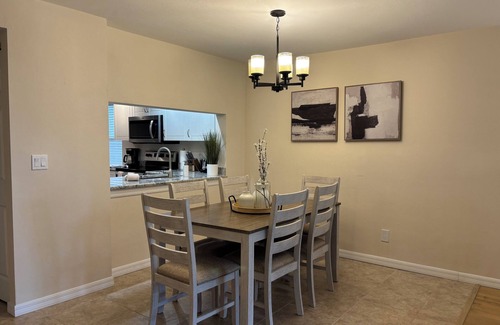 Iona Condominio | Beautiful Kelly Greens 1st Floor Corner Unit Condo