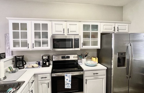 Sunset Beach Condominio | Beautiful King Suite-2 BR Lake Front Golf Condo - Sandpiper Bay Golf Club
