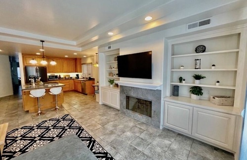 Village of La Jolla Casa | Beautiful La Jolla Village Home, Sleeps 9