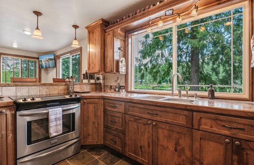 Athol Cabina | Beautiful Lake Cabin on Kelso Lake, Idaho! Close to Silverwood!
