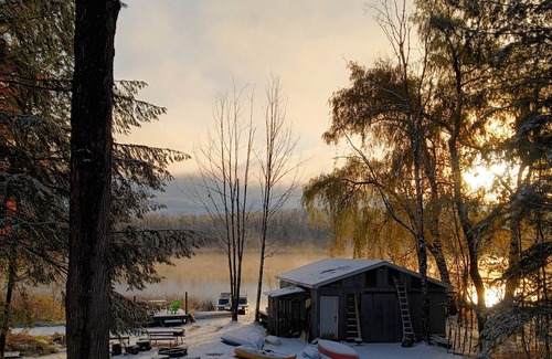 Ellsworth Cabina | Beautiful Lake! Cute Cabins! 6 Bedrooms, 3 Baths. Outdoor Lounge with Fire Pit!