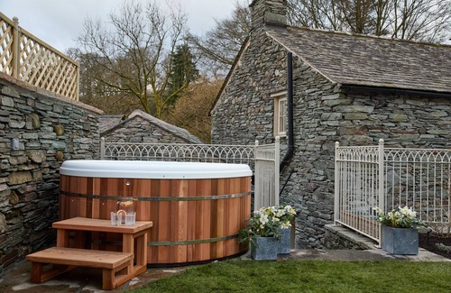Elterwater Cabaña | Beautiful Lake District cottage with garden & hot tub